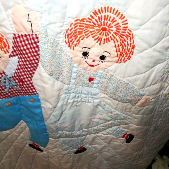 Dancing Raggedy Ann & Andy Hand Embroidered & Quilted  Crib Quilt/Wall Hanging - Picture 7 of 10